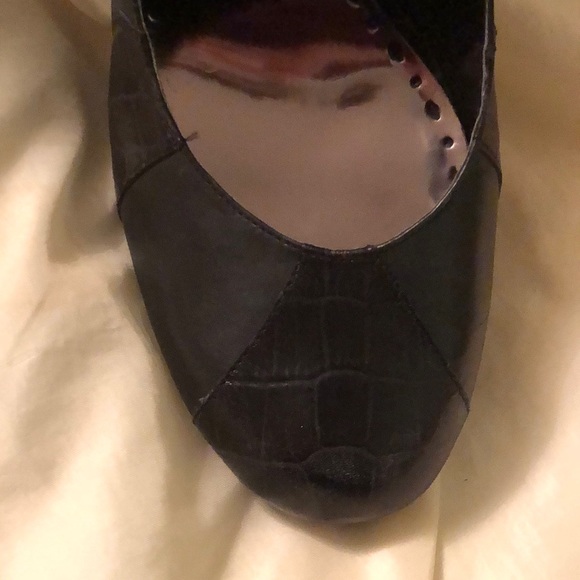 BCBG black leather heels. - Picture 6 of 6